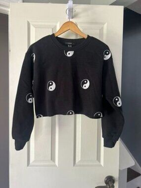 Forever 21 Yin Yang Crop Sweatshirt Black Long Sleeve Grunge Small